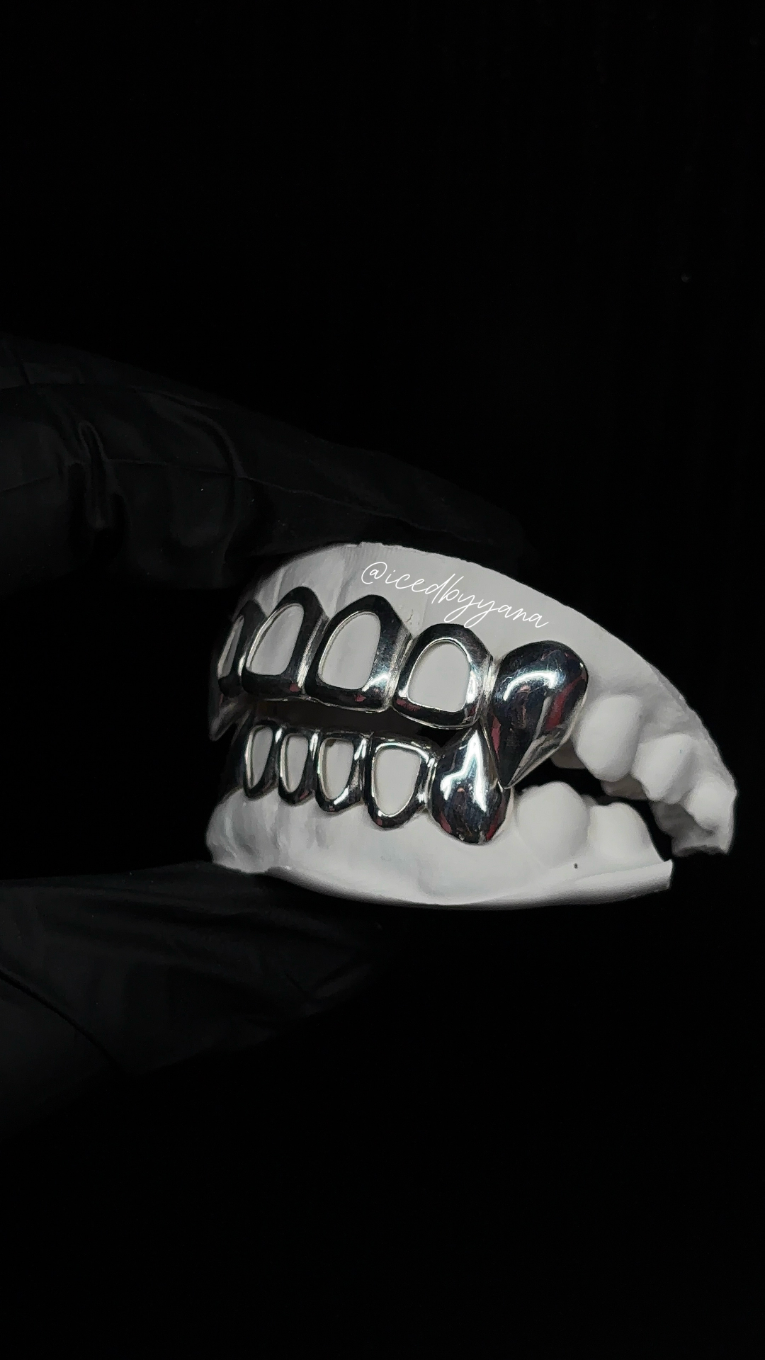 Full silver open-face grillz set with fang on dental model